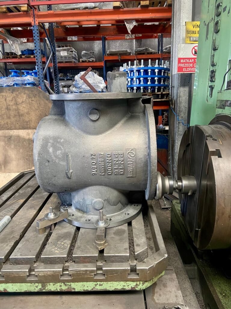 DST11 basket type strainer for industrial pipeline filtration by Devinsan