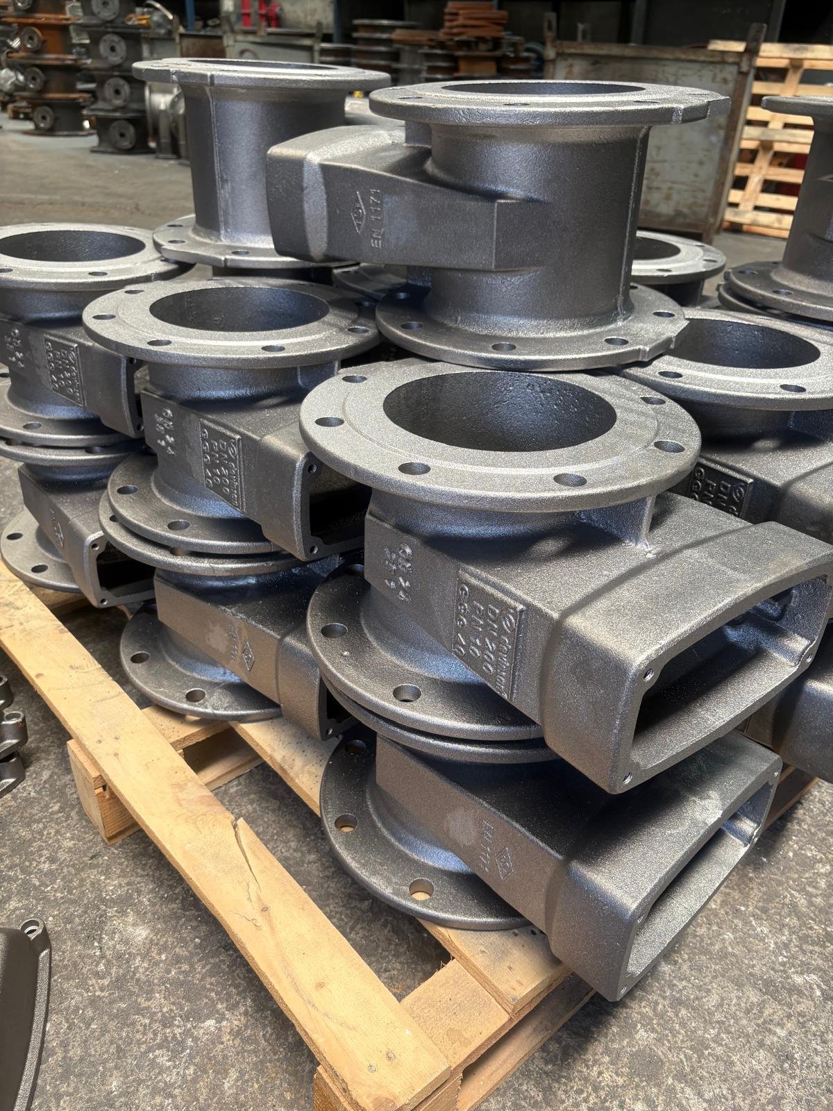 Uncoated industrial valve body in raw casting stage manufactured by Devinsan
