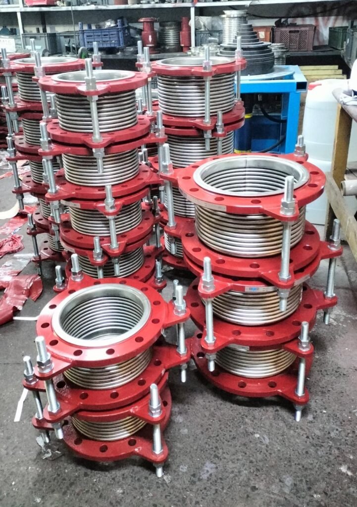 Devinsan DEJ Series Expansion Joints providing leak-proof, flexible, and durable performance for pipelines, ensuring vibration absorption and thermal expansion compensation in industrial and municipal systems.